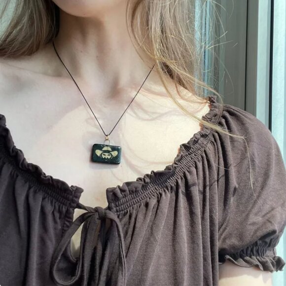 High Honour Ceramic Pendant – Inspired by Red Dead Redemption - Picture 3 of 3